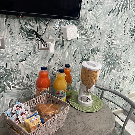 La Casa Di Raffaele Napoli Centro Bed & Breakfast ภายนอก รูปภาพ