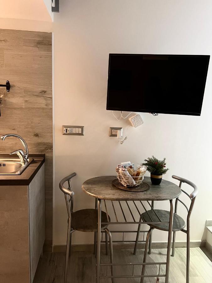 La Casa Di Raffaele Napoli Centro Bed & Breakfast ภายนอก รูปภาพ