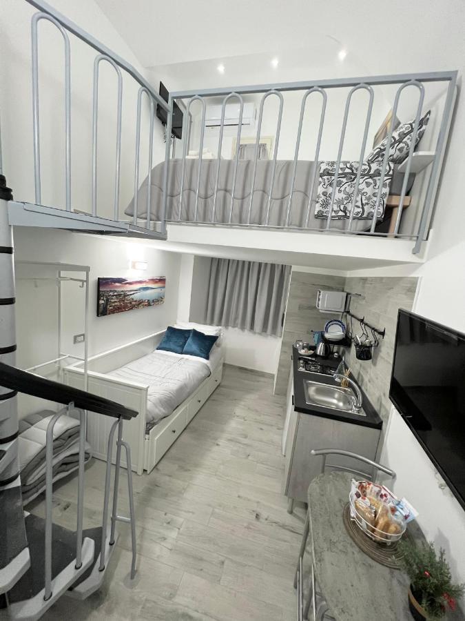 La Casa Di Raffaele Napoli Centro Bed & Breakfast ภายนอก รูปภาพ