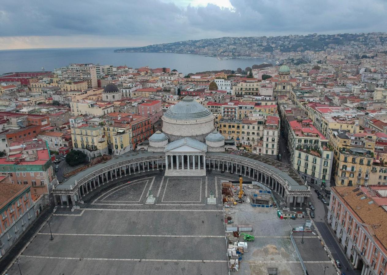 La Casa Di Raffaele Napoli Centro Bed & Breakfast ภายนอก รูปภาพ