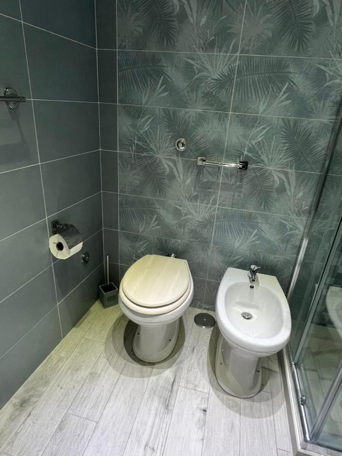La Casa Di Raffaele Napoli Centro Bed & Breakfast ภายนอก รูปภาพ