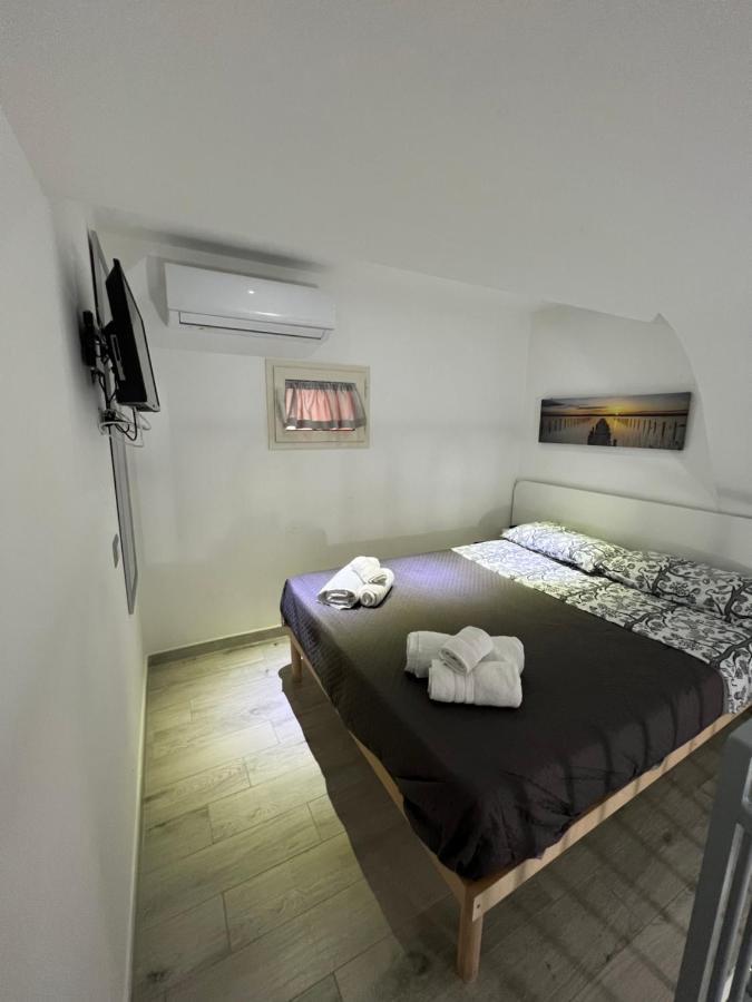 La Casa Di Raffaele Napoli Centro Bed & Breakfast ภายนอก รูปภาพ
